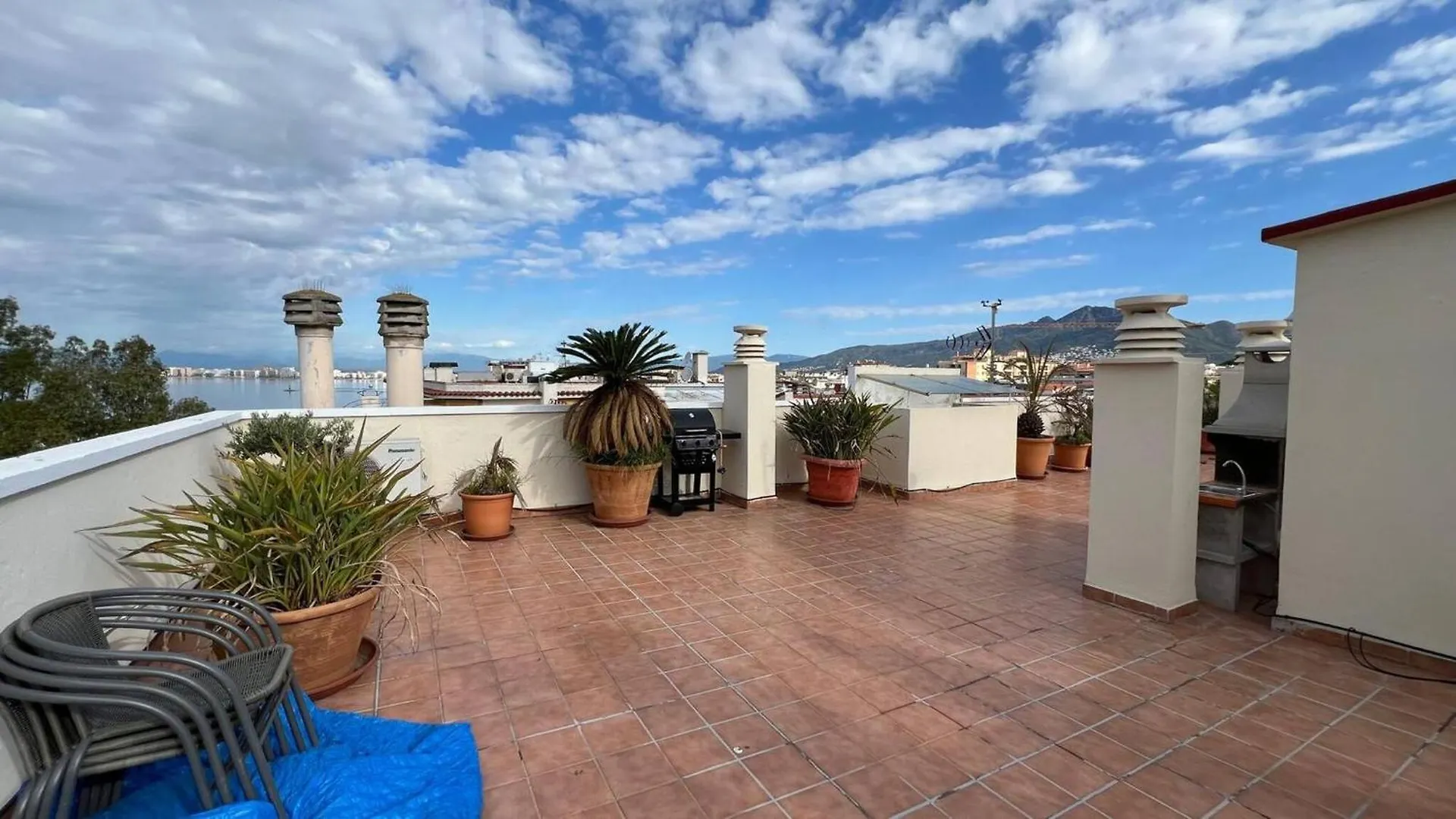 Bonito Duplex En Roses Con Vistas Al Mar Cerca De La Playa Apartment