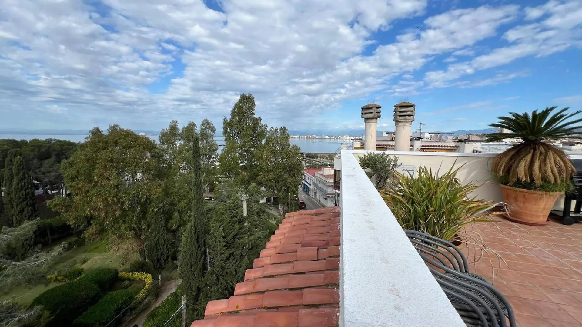 Bonito Duplex En Roses Con Vistas Al Mar Cerca De La Playa Apartment