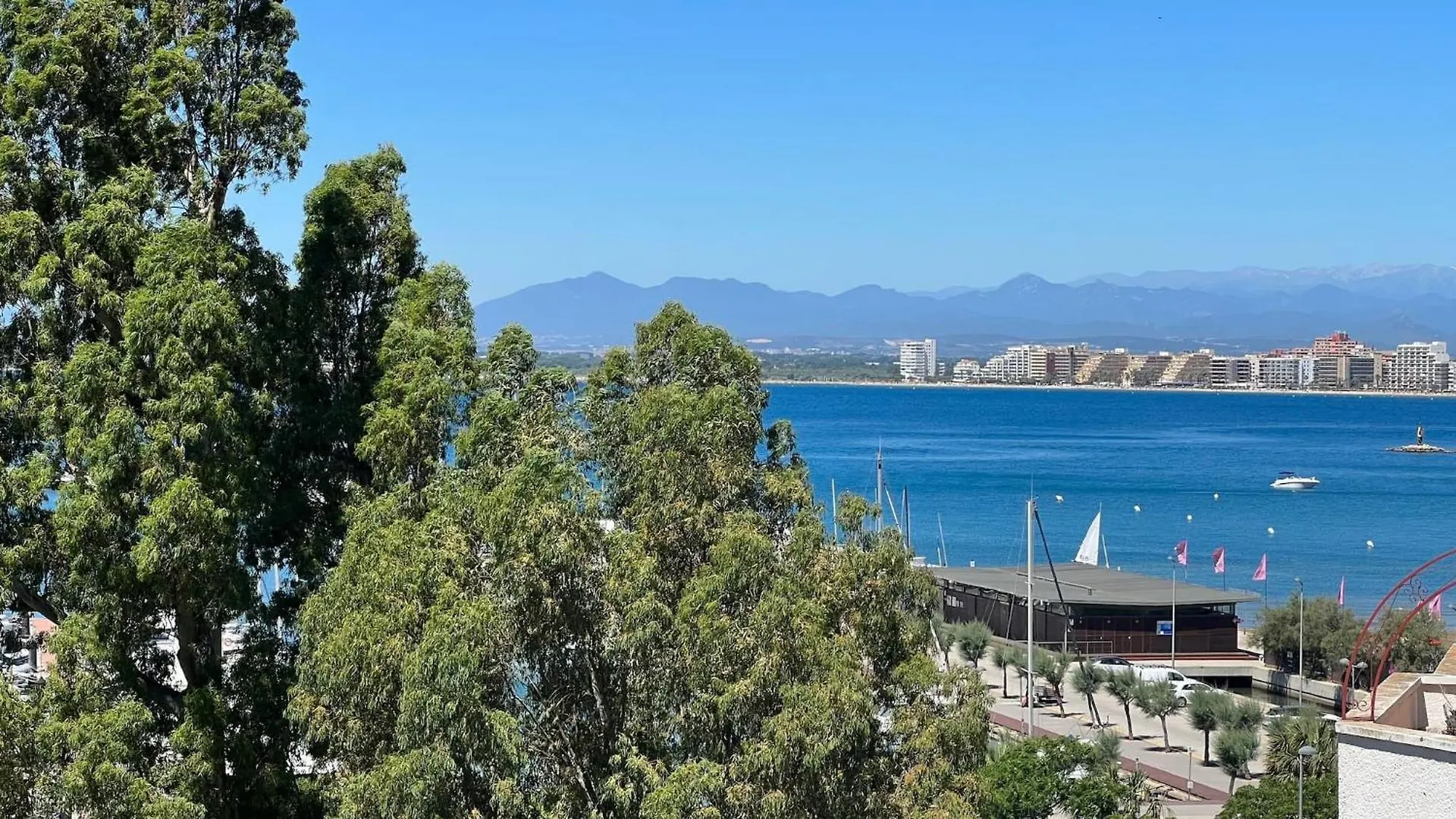Bonito Duplex En Roses Con Vistas Al Mar Cerca De La Playa Apartment